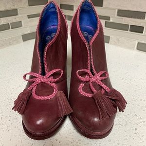 VINTAGE! Poetic License pink leather  heals; with lighter pink accent trim